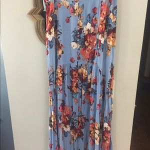 Chelsea & violet / floral / slit in front maxi